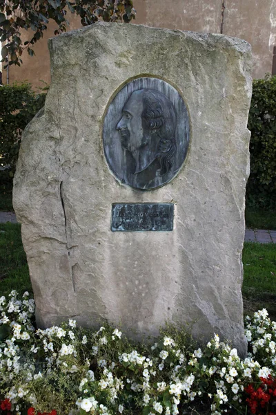 Pomnik Maryi Dziewicy Cmentarzu — Zdjęcie stockowe