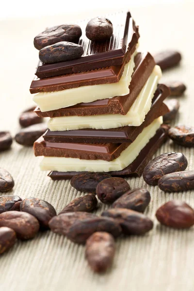 Kakao Çekirdekli Çikolatalar — Stok fotoğraf
