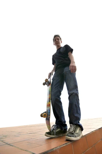 Menino Praticando Skate Parque Skate Isolado — Fotografia de Stock