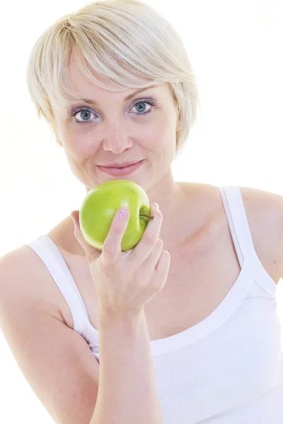 행복한 여자는 스튜디오에서 백라운드에서 사과를 먹는다 — 스톡 사진