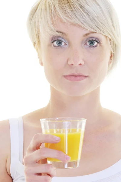 Ευτυχής Νεαρή Ξανθιά Γυναίκα Πίνοντας Χυμό Πορτοκάλι Απομονώνεται Λευκό Φόντο — Φωτογραφία Αρχείου