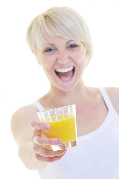 Ευτυχής Νεαρή Ξανθιά Γυναίκα Πίνοντας Χυμό Πορτοκάλι Απομονώνεται Λευκό Φόντο — Φωτογραφία Αρχείου