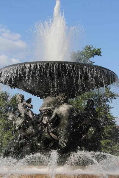 Drážďanská Fontána Albert Square — Stock fotografie