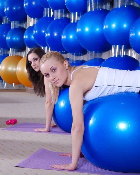 Bellissime Giovani Ragazze Che Lavorano Una Palestra — Foto Stock