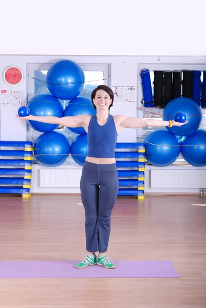 Young Woman Exercising Physical Trainer — ストック写真