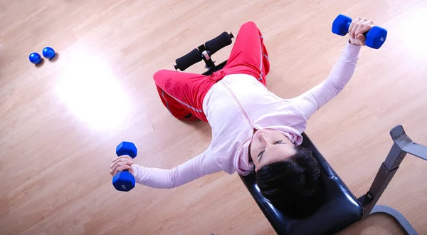 Young Woman Weightlifting Gym — Stock Photo, Image