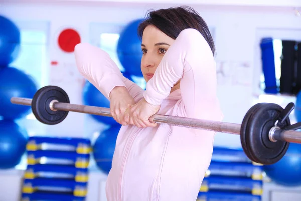 Une Jeune Femme Haltérophilie Gymnase — Photo