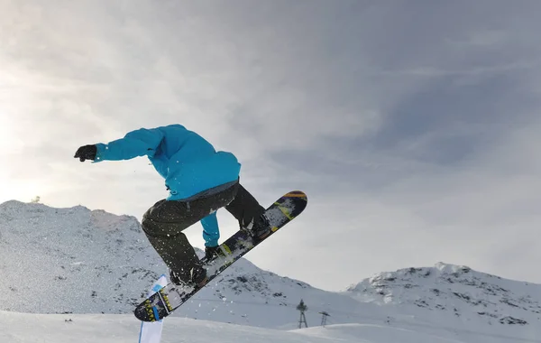 Snowboard Χειμερινό Άθλημα Ακραία Άλμα — Φωτογραφία Αρχείου