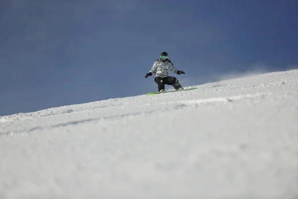 Snowboard Mulher Corrida Declive Freeride Neve Temporada Inverno Dia Ensolarado — Fotografia de Stock