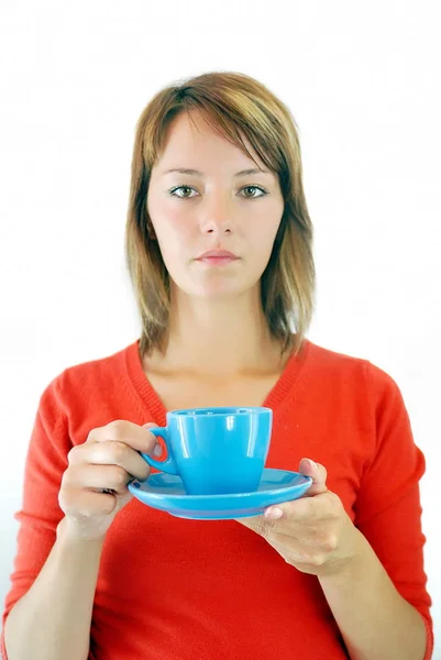 Frau Rot Hält Blaue Tasse Kaffee — Stockfoto