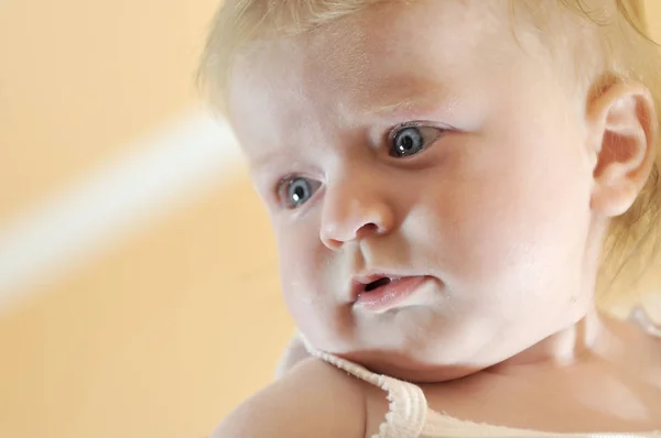 Lindo Pequeño Bebé Interior Primer Plano Retrato — Foto de Stock