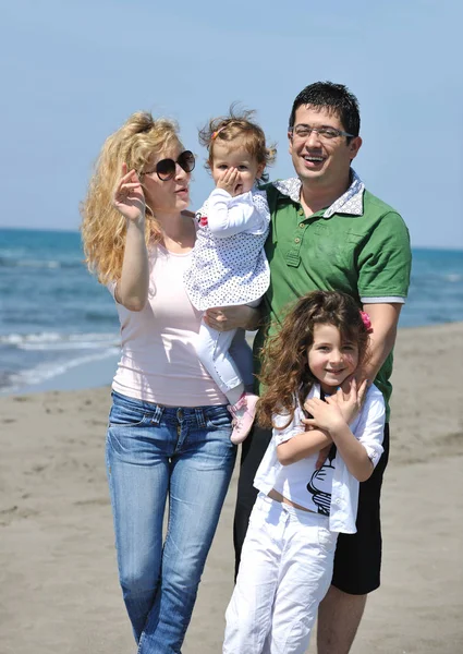 Feliz Familia Joven Divertirse Vivir Estilo Vida Saludable Playa —  Fotos de Stock