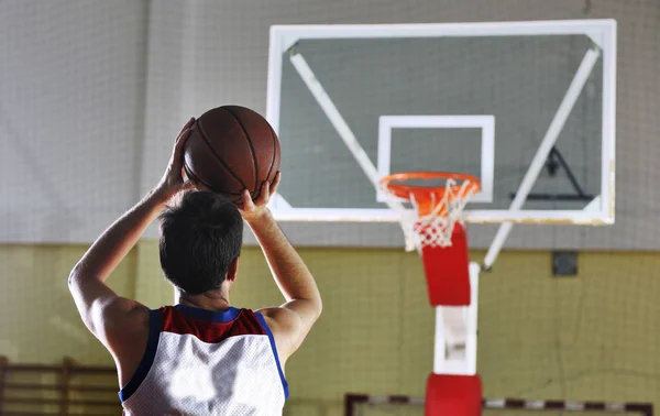 篮球游戏 Playeer 射击上篮室内体育馆 — 图库照片
