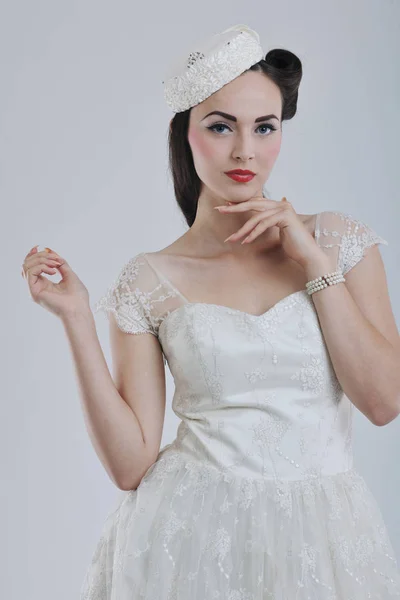 Belle Jeune Mariée Portant Une Robe Mariée Dans Style Rétro Images De Stock Libres De Droits