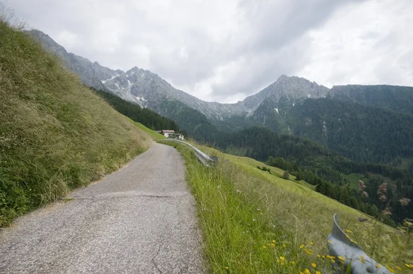 Paisaje Disparado Camino Asfalto Alto Videgg Por Encima Del Tirol — Foto de Stock
