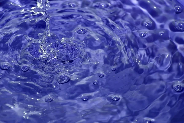 Ronde Transparante Druppel Water Valt Naar Beneden — Stockfoto