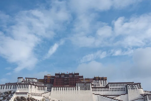 Kék Háttérben Potala Palota Lhászában Tibetben — Stock Fotó