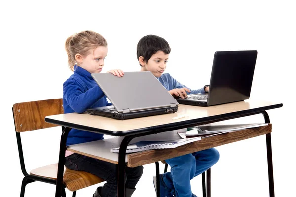 Παιδιά Στην Τάξη Φορητούς Υπολογιστές — Φωτογραφία Αρχείου