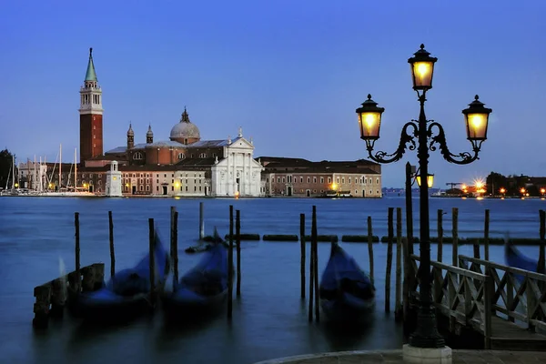 Gondolák San Giorgio Maggiore Háttérrel Velencében Olaszországban — Stock Fotó