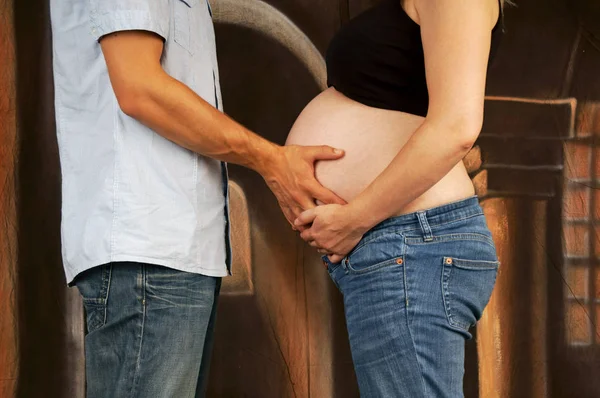 Mulher Grávida Com Seu Homem — Fotografia de Stock