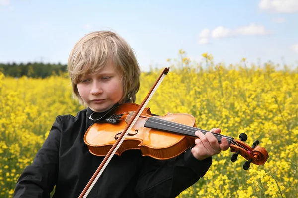 Joven Adolescente Con Violín —  Fotos de Stock