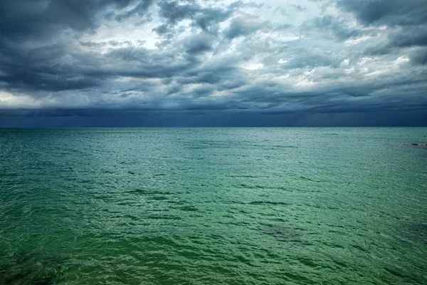 Mar Tropical Sob Céu Azul — Fotografia de Stock