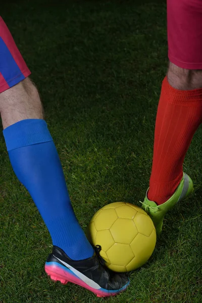 Joueur Football Faisant Coup Pied Avec Ballon Sur Terrain Football — Photo