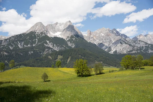 Vista Panorámica Del Majestuoso Paisaje Los Alpes —  Fotos de Stock