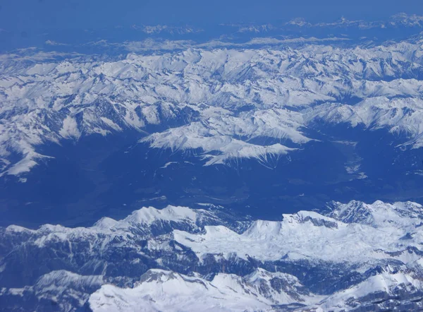 雪のアルプスの眺め — ストック写真