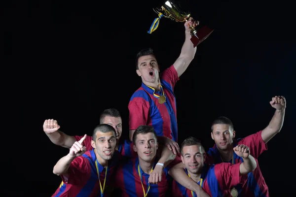 Equipo Futbolistas Celebrando Victoria Convertirse Campeón Juego Mientras Sostiene Golpe —  Fotos de Stock