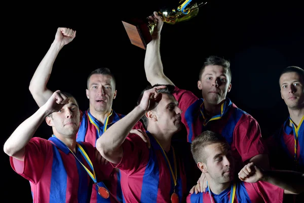 Drużyna Piłkarzy Świętuje Zwycięstwo Stać Się Mistrzem Gry Trzymając Wygrać — Zdjęcie stockowe
