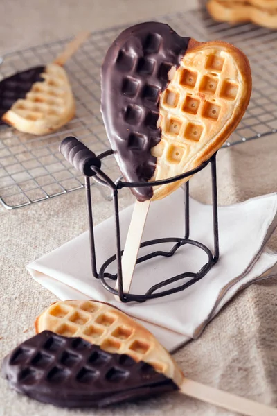 Chocolate Revestido Ouro Waffle Coração Picolés Uma Vara Para Romântico — Fotografia de Stock