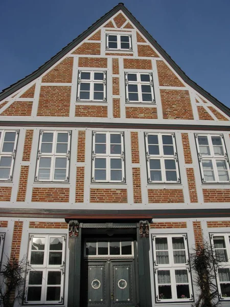 Sjunk Historisk Hus Fasad — Stockfoto