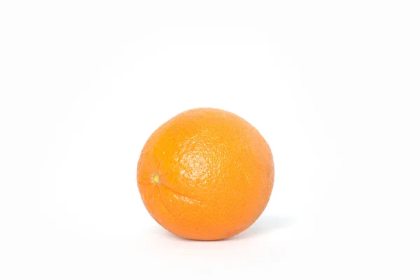 Uma Laranja Isolada Branco — Fotografia de Stock