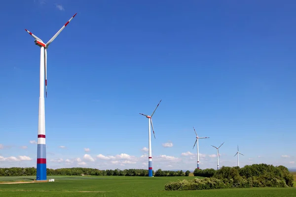 风车建筑物的风景景致 — 图库照片