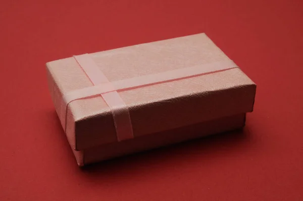 Caja Regalo Clásica Papel Rosa Con Arco —  Fotos de Stock