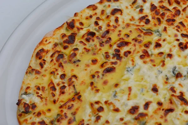 Farine Traditionnelle Turque Maison Pide Farcie Fromage Viande Sauce Isolée — Photo