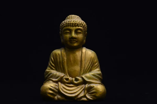 Золота Статуя Будди Чорному Тлі — стокове фото