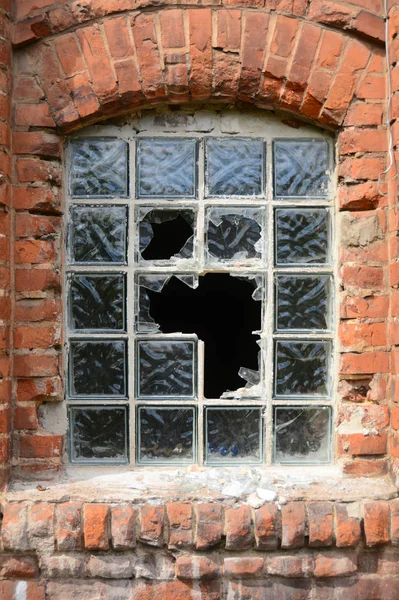 Zniszczone Okno Opuszczonej Fabryce — Zdjęcie stockowe
