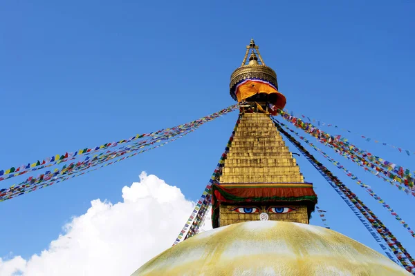Bodhnath Stupa Katmandu Med Buddha Ögon Och Bön Flaggor Klarblå — Stockfoto