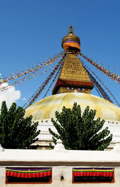 Bodhnath Stupa Kathmandu Buddha Szemek Ima Zászlók Tiszta Kék Háttér — Stock Fotó