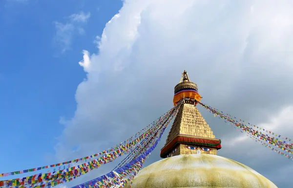 Bodhnath Stupa Katmandu Med Buddha Ögon Och Bön Flaggor Klarblå — Stockfoto