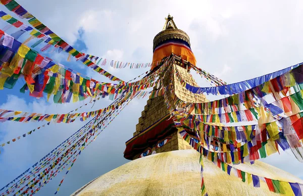 Bodhnath Stupa Katmandu Med Buddha Ögon Och Bön Flaggor Klarblå — Stockfoto