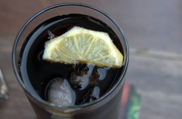 Bebida Fria Com Gelo Limão — Fotografia de Stock