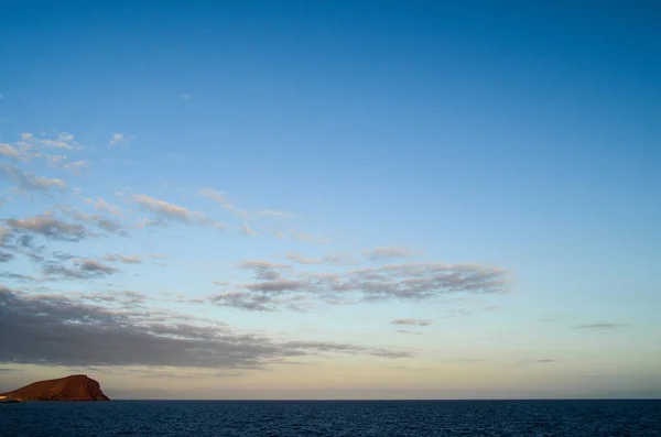 Cloudscape Nuvens Coloridas Pôr Sol Perto Oceano — Fotografia de Stock