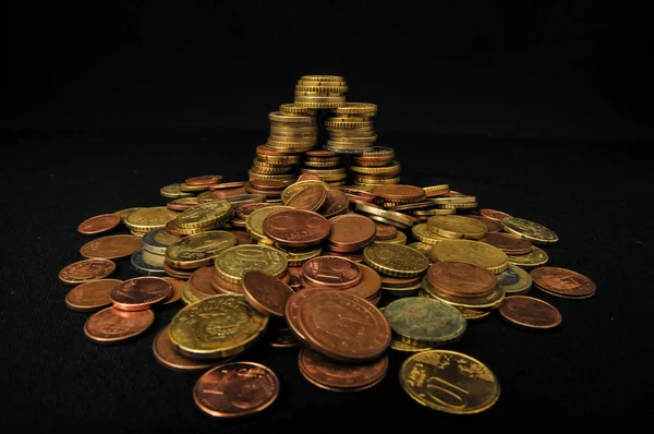 異なった欧州諸国の小さなコインと写真の背景テクスチャ — ストック写真