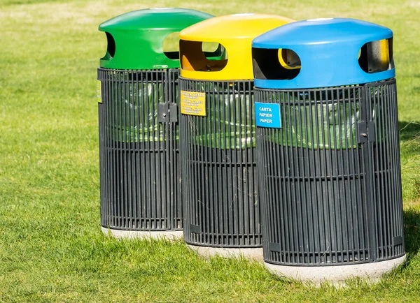 Separación Residuos Papel Plástico Vidrio Mettal Para Reciclar — Foto de Stock