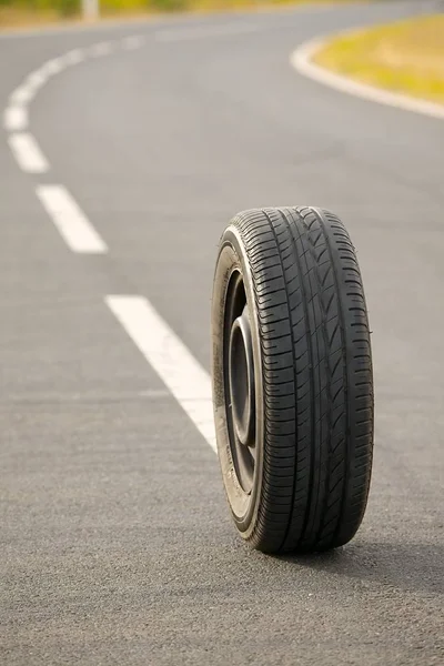 道路上の車の車輪 — ストック写真