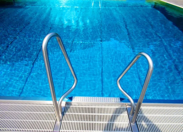 Zwembad Met Blauw Water — Stockfoto