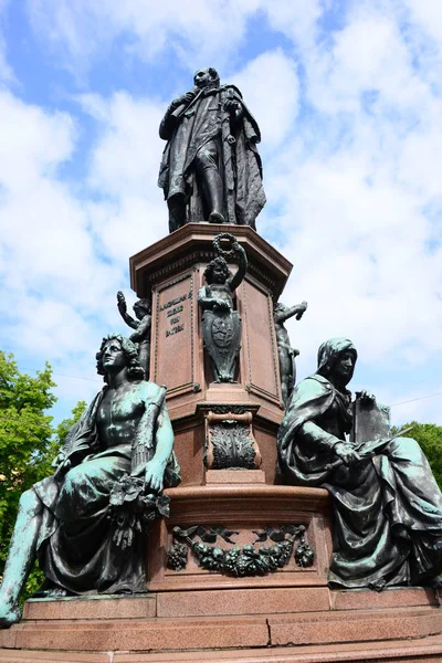 München Max Denkmal — Stockfoto